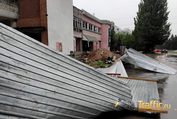 В Комсомольском районе Тольятти от сильного ветра рухнул строительный кран | CityTraffic