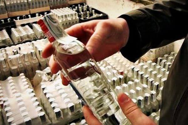 В Самарской области уничтожили 1000 литров контра­фактного алкоголя