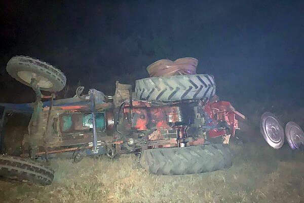 "Калина" опрокинула трактор на трассе в Самарской области | CityTraffic