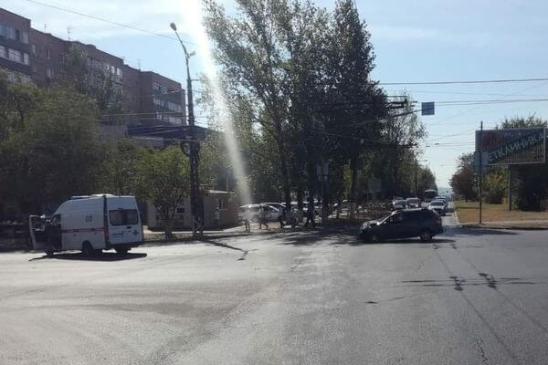 В Тольятти Скорая помощь врезалась в "Калину", пострадали два человека | CityTraffic