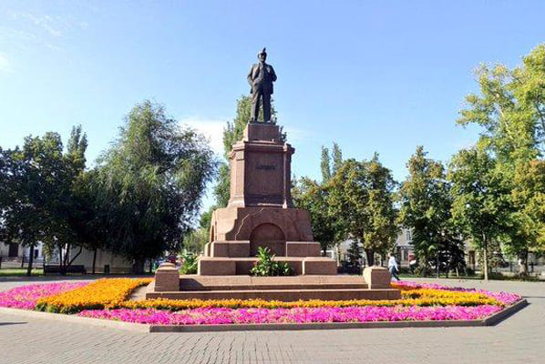 В Самаре памятник Ленину взяли под охрану вместе с поста­ментом бывшего памятника Александру II