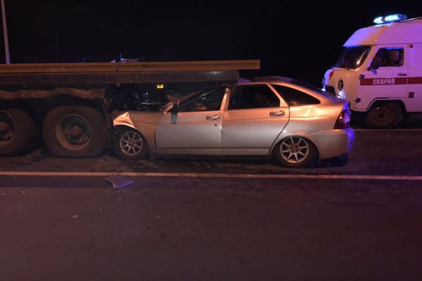 На трассе М‑5 в Самарской области погиб водитель «Лады», врезавшись в грузовик