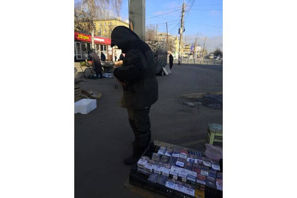 В Самаре мать отправила сына-подростка торговать контрафактными сигаретами | CityTraffic