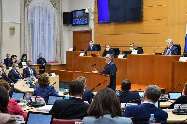 Дмитрий Азаров о бюджете Самарской области на 2022 год: «Принятые поправки отражают мнение людей»