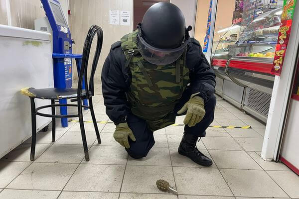Пьяный житель Самары швырнул в магазине гранату