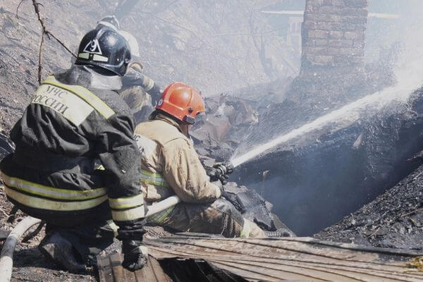 В Самаре за полдня сгорели два деревянных дома в Кировском районе