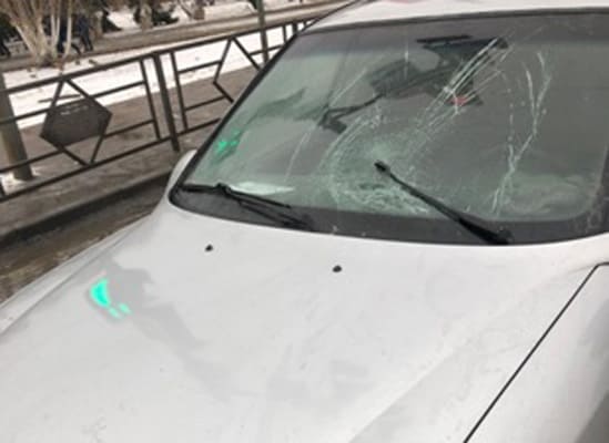 В Самаре водитель иномарки сбил подростка, который переходил дорогу на запрещающий сигнал светофора | CityTraffic
