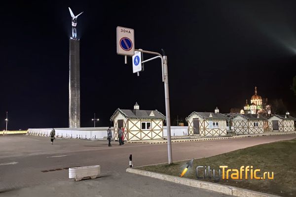 На площади Славы в Самаре начали готовить площадку под каток | CityTraffic