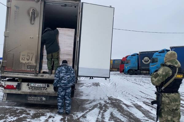 Самарские таможенники задержали фуру с контрафактными товарами на 1,6 млн рублей | CityTraffic