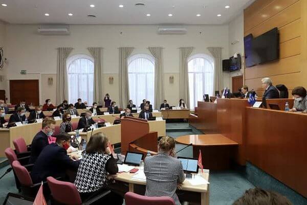 Депутаты Самарской губдумы поддержали увеличение критерия нуждаемости для пенсионеров с 2022 года | CityTraffic