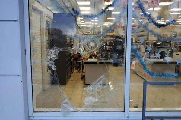 Житель Тольятти украл в магазине алкоголь на 8 тысяч рублей, разбив окно | CityTraffic