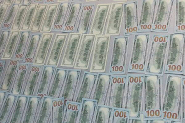 У пассажира рейса "Самара - Ташкент" нашли больше 20 тысяч долларов США | CityTraffic
