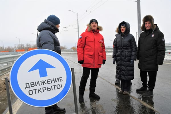 Дмитрий Азаров открыл рабочее движение по новому участку моста через реку Самара | CityTraffic