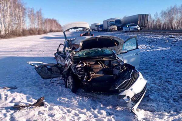 По факту гибели ребенка при столк­но­вении легко­вушки и грузовика на трассе М‑5 в Самарской области возбуждено уголовное дело