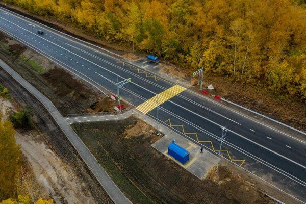 На дороге Тольятти — Ташелка появились 12 светиль­ников, работающих от солнечных батарей и ветрогенераторов