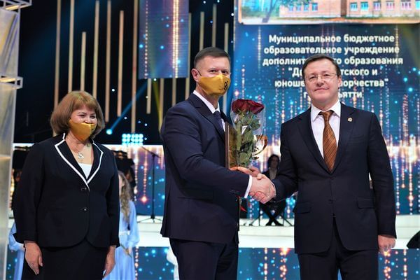 Дмитрий Азаров поздравил лауреатов общественной акции «Народное признание» | CityTraffic