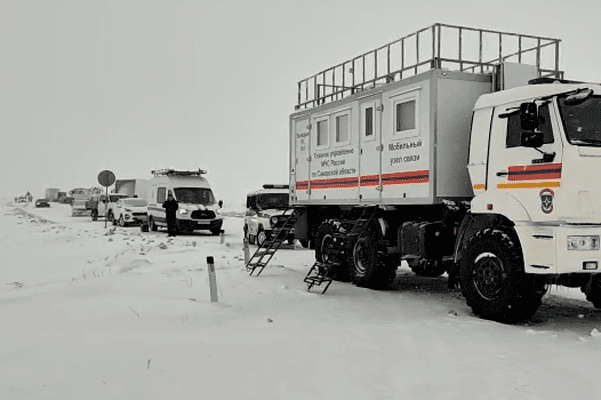 Возобновлено движение транспорта на участке М-5 в Самарской области, где из-за метели произошел затор | CityTraffic