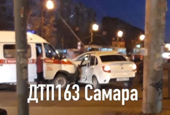 В центре Самары произошло ДТП с участием «скорой» и легковушки | CityTraffic