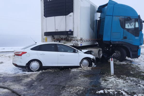 Двое детей и водитель «Форда» пострадали в ДТП с фурой в Самарской области | CityTraffic