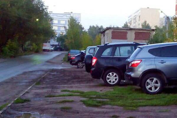 В Самарской губдуме предложили увеличить штрафы для водителей, парку­ю­щихся на газонах