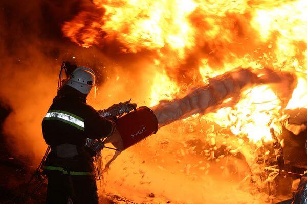 Два человека погибли на ночном пожаре в Сызрани | CityTraffic