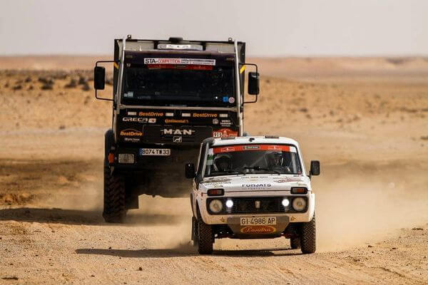 Dakar Classic 2022: навига­ци­онные трудности и магазин запчастей для «Нивы»