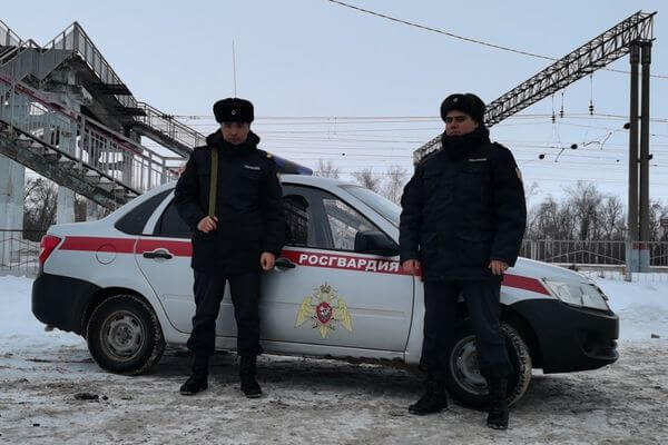 В Самарской области Росгвардейцы спасли человека, лежавшего на снегу без сознания | CityTraffic