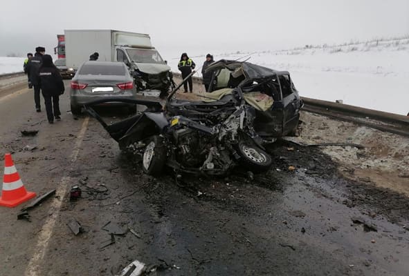 Один человек погиб в результате столк­но­вения трех автомо­билей на М‑5 в Самарской области