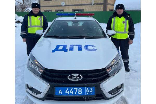 Самарские полицейские помогли водителю из Челябинской области