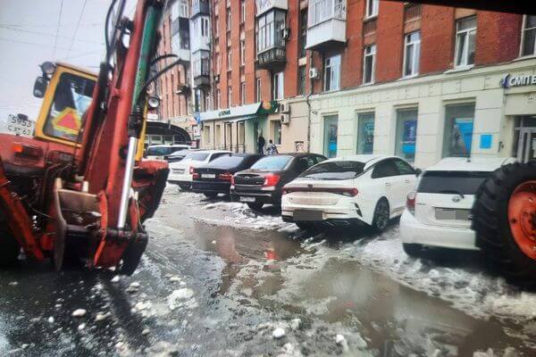 В Самаре у неисправного трактора отлетело колесо | CityTraffic