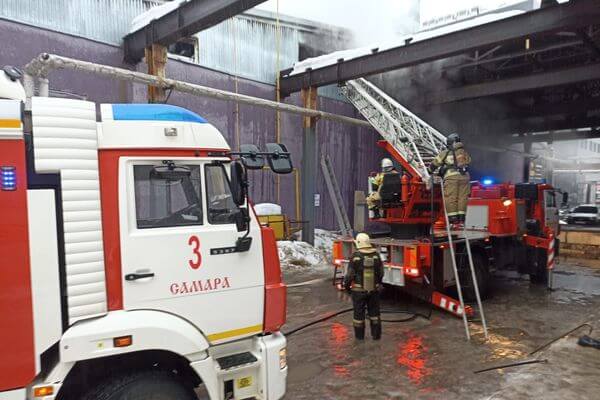 Пожарные потушили горевший поролон в батутном парке у ТЦ "Скала" | CityTraffic
