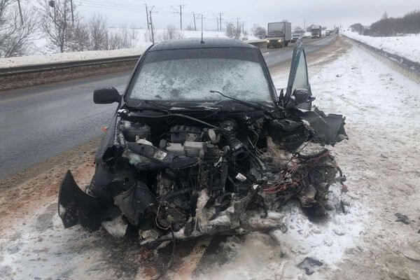 На трассе М-5 в Самарской области "Гранта" влетела в грузовик | CityTraffic