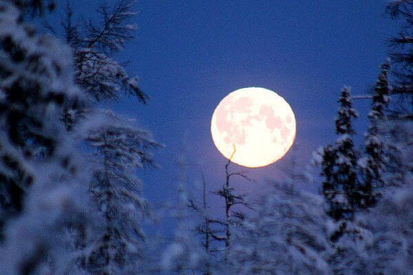Снежная Луна украсит небо в последнее полно­луние зимы