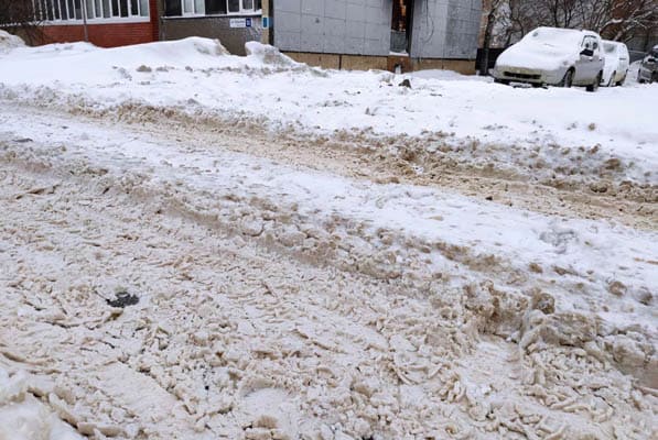 Подрядчик оштра­фован за неубранный снег и наледь на дорогах и тротуарах Тольятти