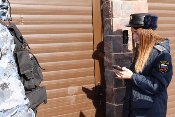 Житель Сызрани установил на своем доме камеру, которая снимала участок соседки