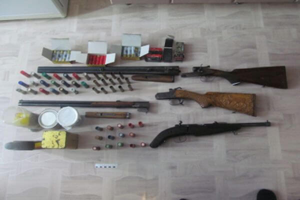 Оружие, боеприпасы и взрыв­чатку нашли у жителя Самарской области