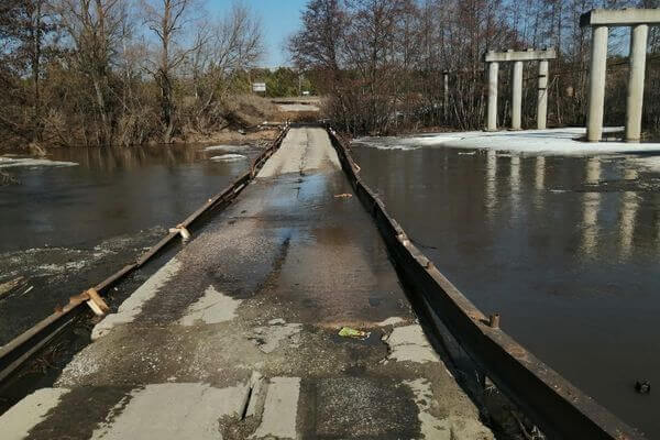 В Самарской области перекрыто движение транс­порта по 3 низко­водным подтоп­ленным мостам