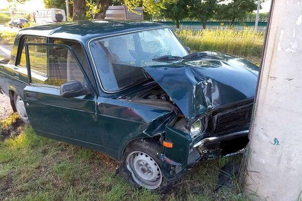 В Тольятти пьяный водитель на «семерке» врезался в световую опору