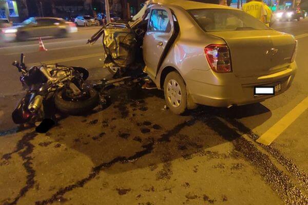 В Самаре погиб мотоциклист попавший под колеса «Шевроле»