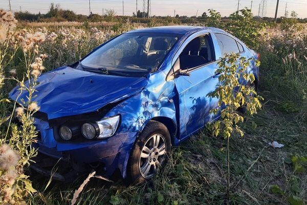 Под Тольятти водитель иномарки сбил женщину и опроки­нулся в кювете
