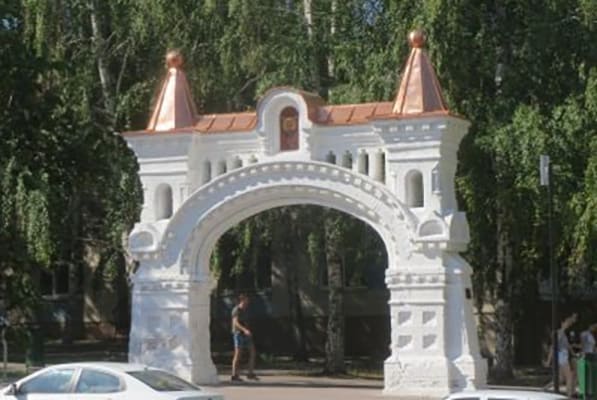 В Самаре отремон­тируют постро­енные в 19 веке Монастырские ворота на улице Осипенко