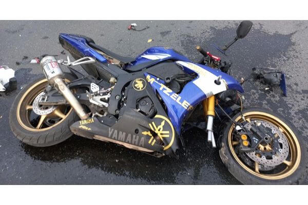 В Тольятти иномарка сбила мотоцик­листа без прав