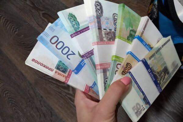 Сотрудница банка из Тольятти помешала мошен­никам обмануть пенси­о­нерку на 1,5 млн рублей