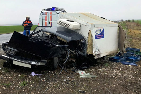 Водитель автомобиля ВИС погиб в ДТП на трассе в Самарской области