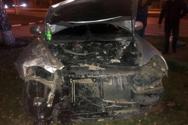 В Тольятти водитель «Рено» попал в больницу после того, как в его машину въехал «Порше»