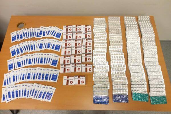 В аэропорту Самары задержан пассажир с сотнями упаковок лекарств, о которых он забыл сообщить