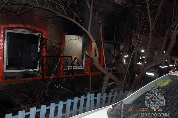 В Самаре ранним утром 65 человек тушили пожар на Молодогвардейской