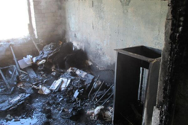 Пьяный житель Тольятти спалил квартиру своей женщины и попал в больницу с ожогами