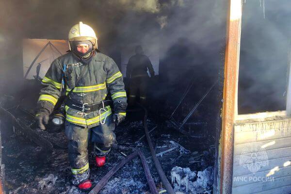 В Самарской области за 12 часов потушили пожар на рынке, СК начал проверку по факту гибели человека