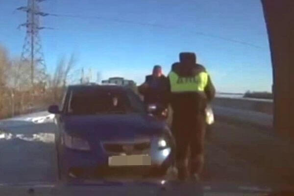 Пьяный мигрант без прав угнал машину у жительницы Самарской области, решив покататься